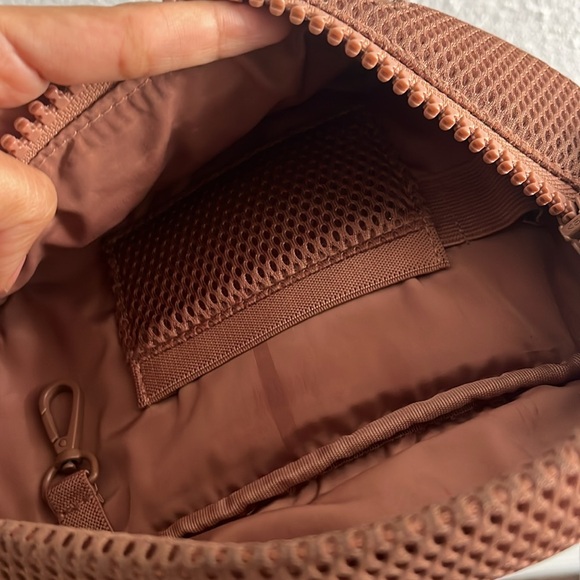 Dagne Dover Air Mesh Fanny pack - Picture 3 of 9